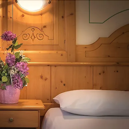 Astoria Hotel 4*